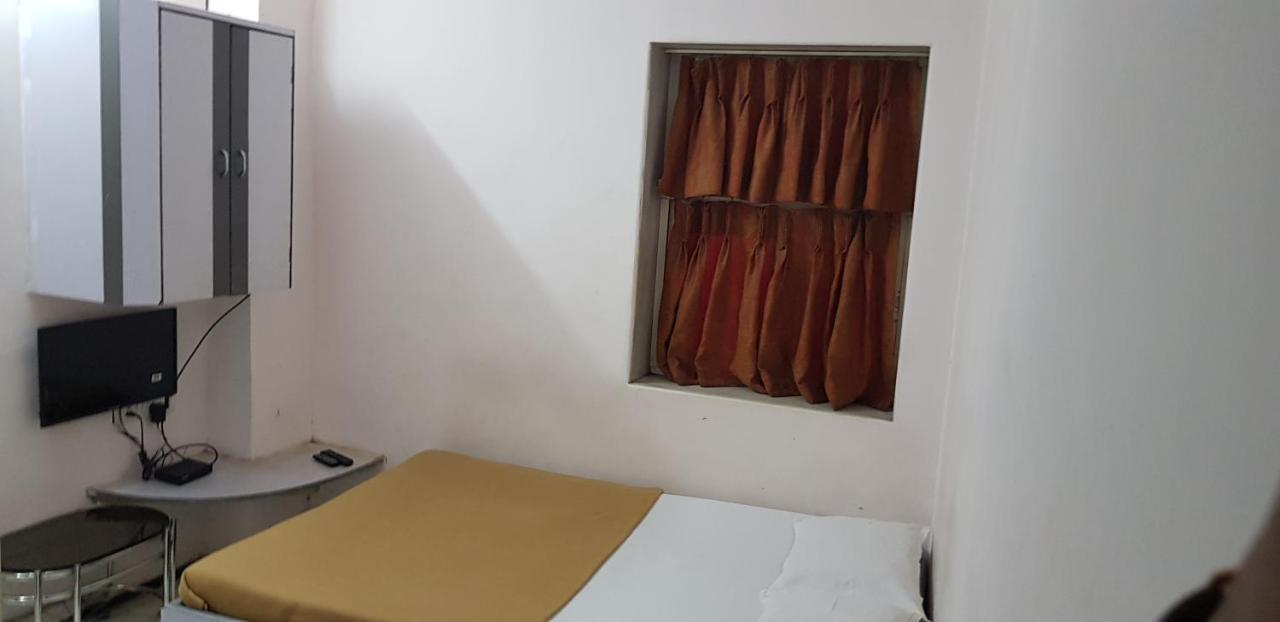 New Metro Guest House Mumbai Luaran gambar